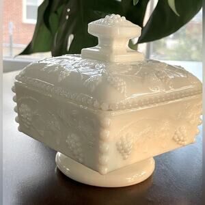 Vintage Westmoreland Milk Glass Beaded Square Pedestal Lidded‎ Compote EUC